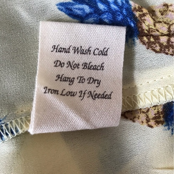 E hanger M sleeveless wrap blouse top with ruffles pineapple print. - Picture 8 of 8